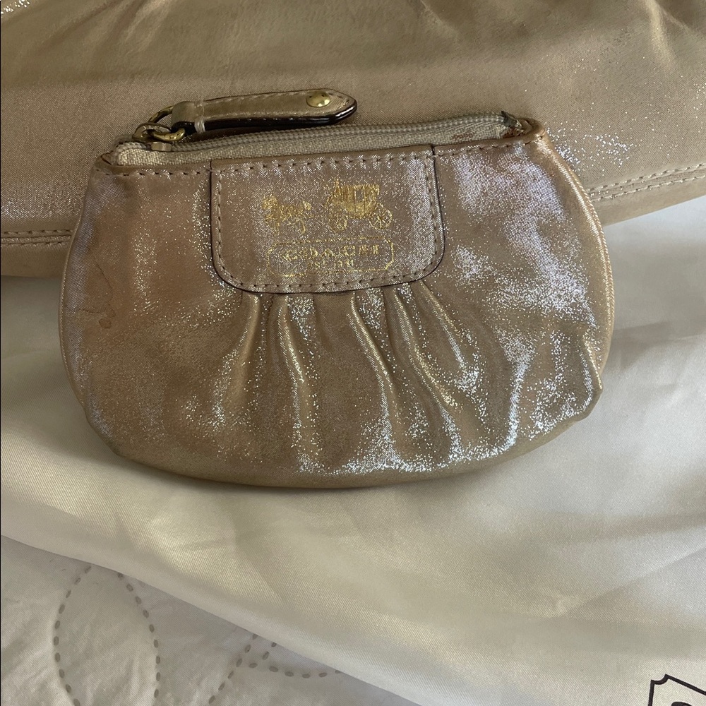 Coach Shimmery Cream Leather Shoulder Bag with Gold Hardware - Picture 4 of 10